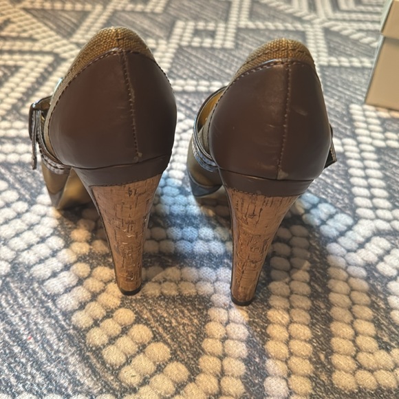 GUC 4 inch pumps by Charles David. Size 7B. Olive and brown. - Picture 4 of 13